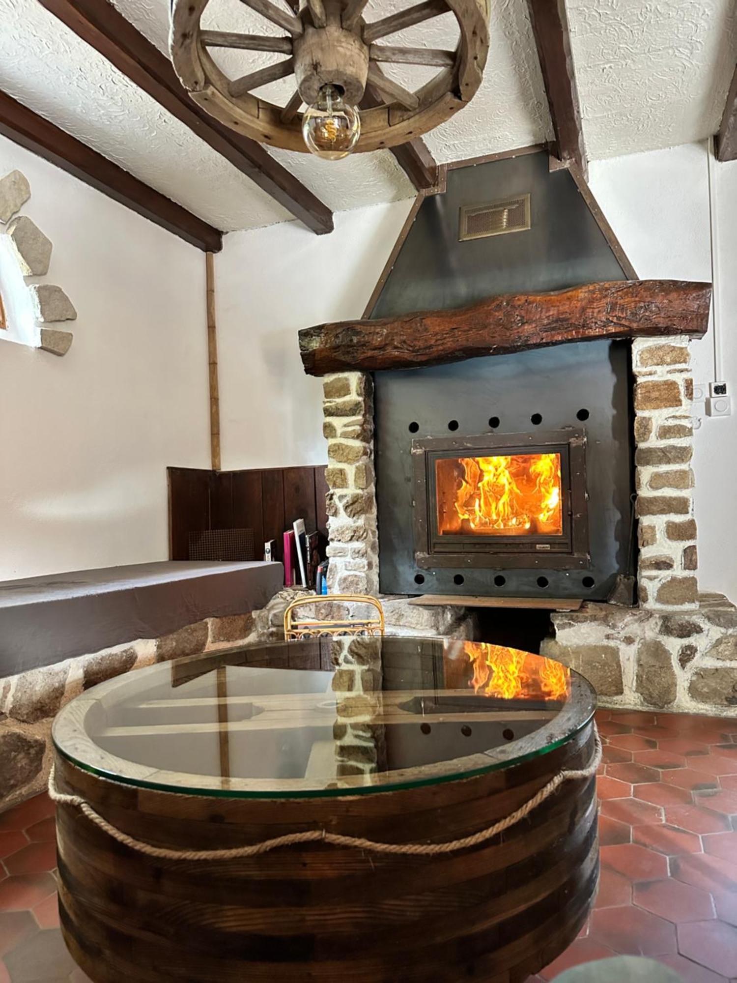Villa Au Coeur Du Vignoble Cognacais Gondeville Esterno foto